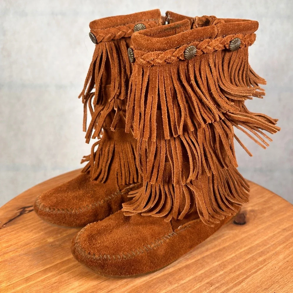 Minnetonka Fringe Boots Kids Size 3 Tan Suede 3-Layer Moccasin Good Condition 26